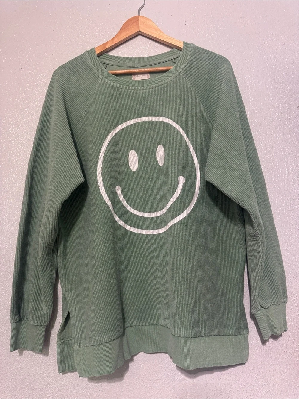 Relaxed Olive Green Smiley Sweatshirt - Women